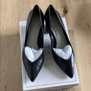 NWT black pumps